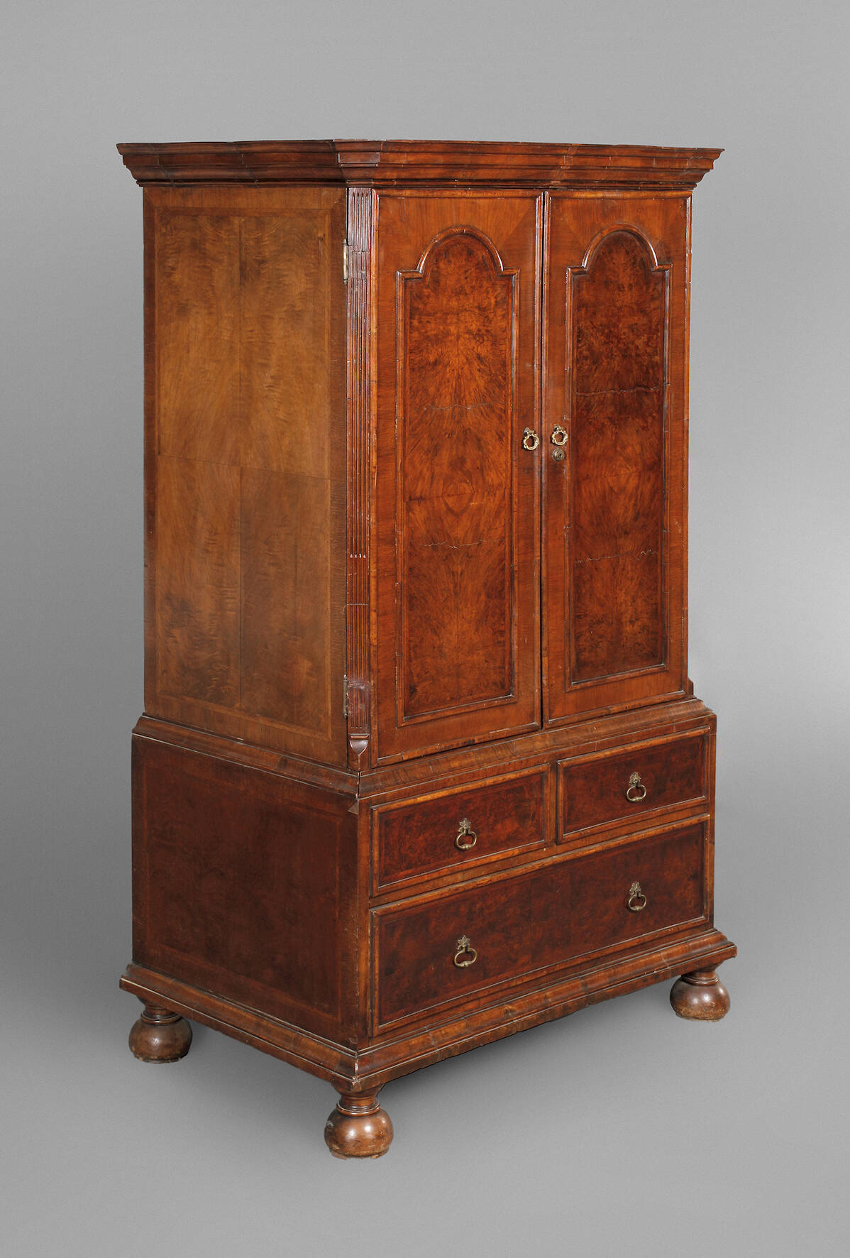 Kleiner Aufsatzschrank