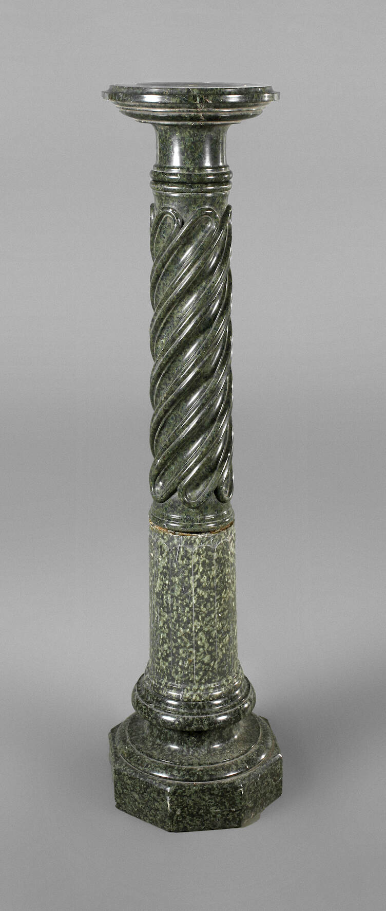 Säule Granatserpentin