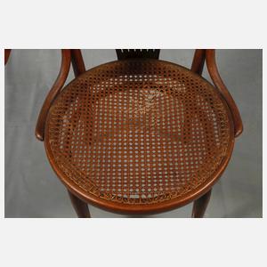 Sieben Kaffeehausstühle