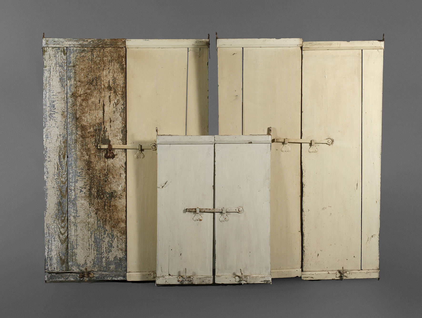 Drei Paar Fensterläden Barock