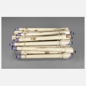 Zwölf Geländersäulen