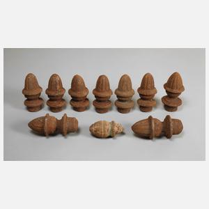 Zehn Säulenabschlüsse