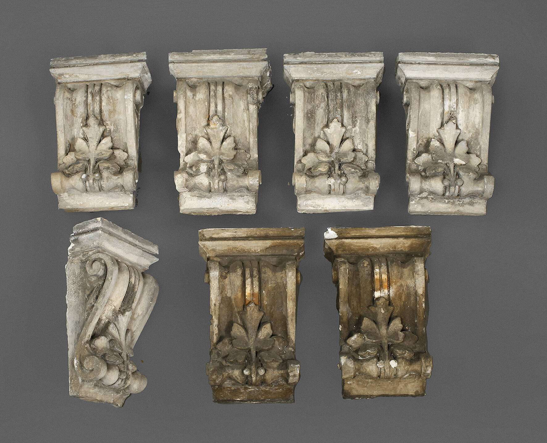 Sieben Fassadenelemente