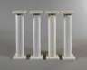 Vier kleine Marmorsäulen