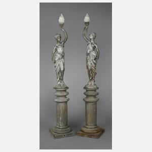 Paar lebensgroße Gartenlaternen