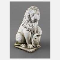 Gartenfigur Löwe mit Wappenschild111