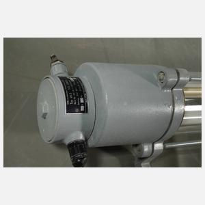 Drei große Industrielampen