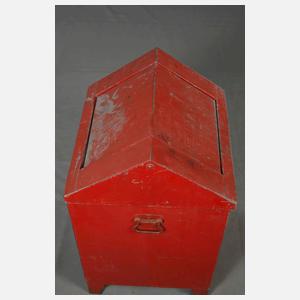 Paar Metallbehälter Feuertrotz