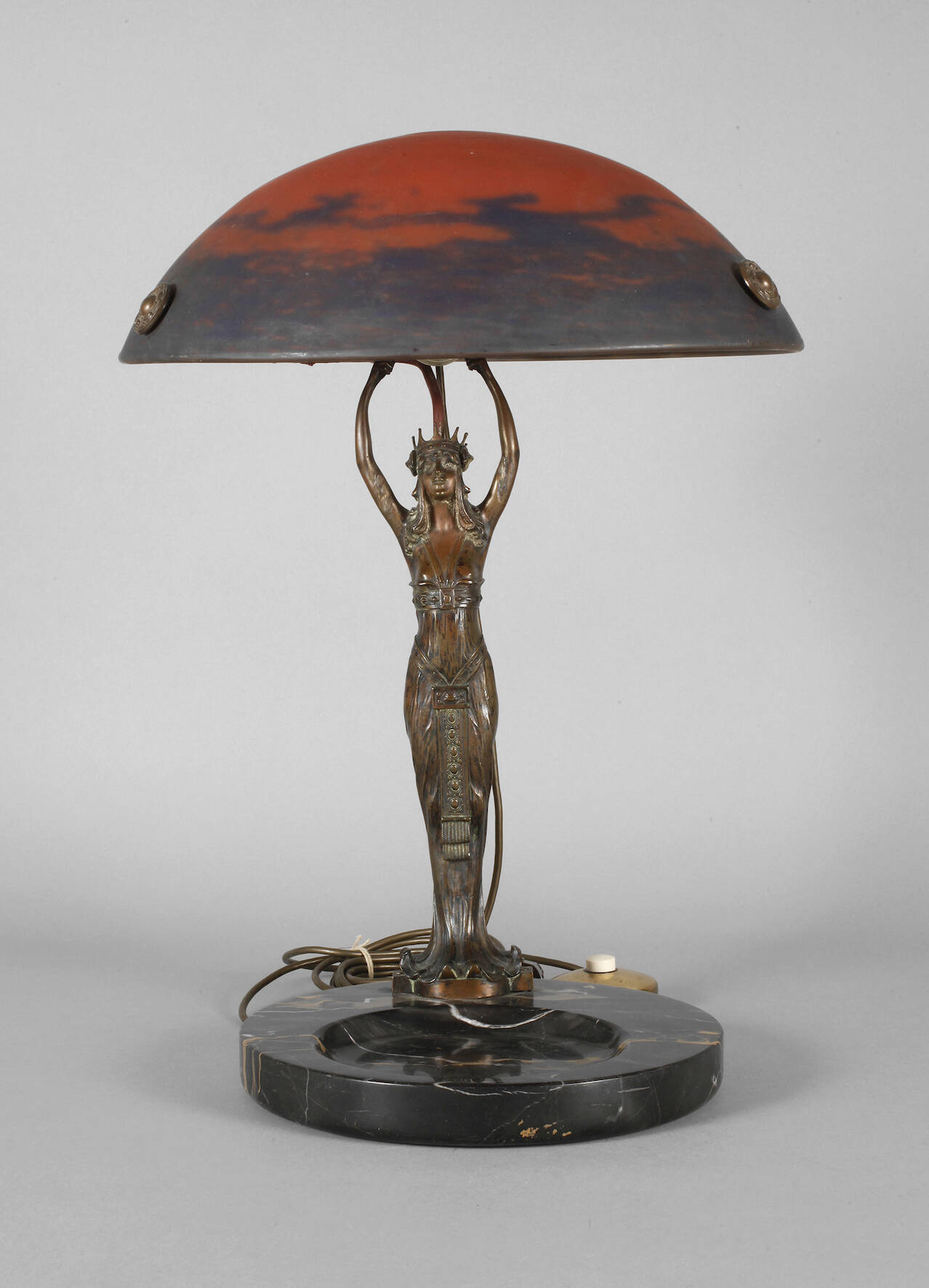 Figürliche Tischlampe mit Schirm Muller Frères