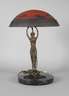 Figürliche Tischlampe mit Schirm Muller Frères