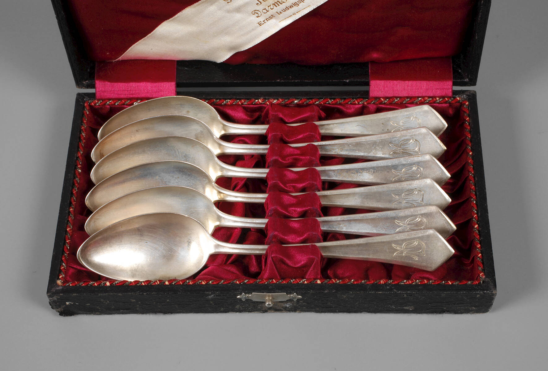 Sechs Dessertlöffel