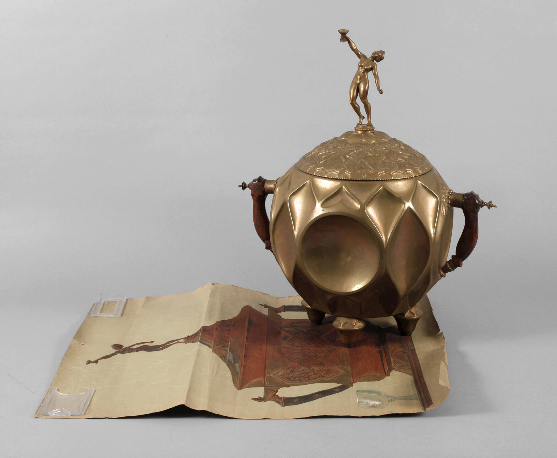 Große außergewöhnliche Weinbowle