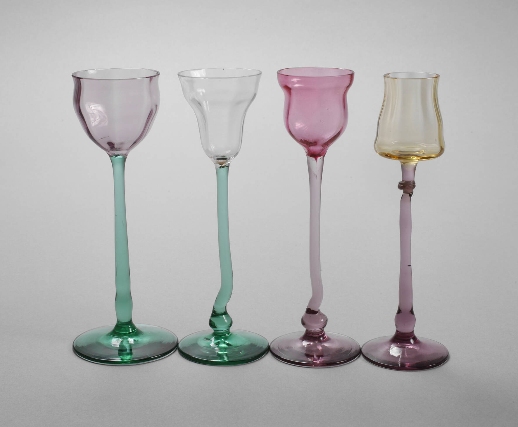 Vier Likörgläser Jugendstil