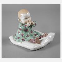 Meissen ”Kind, auf einem Kissen sitzend”111