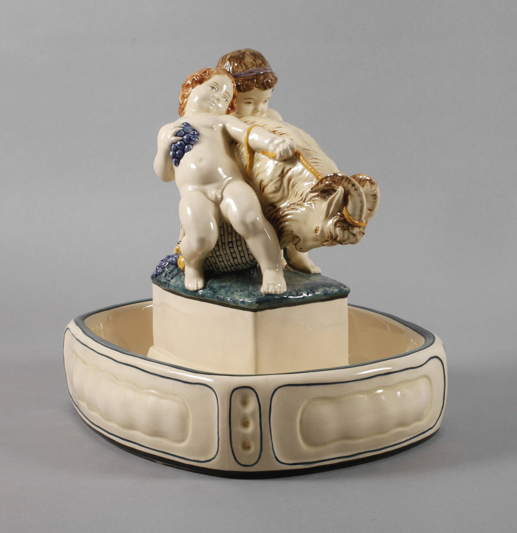 Karlsruhe Majolika figürlicher Tafelaufsatz