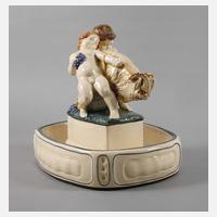 Karlsruhe Majolika figürlicher Tafelaufsatz111