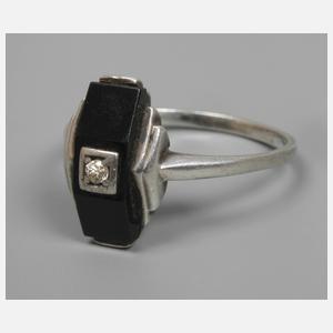 Damenring mit einem Diamanten