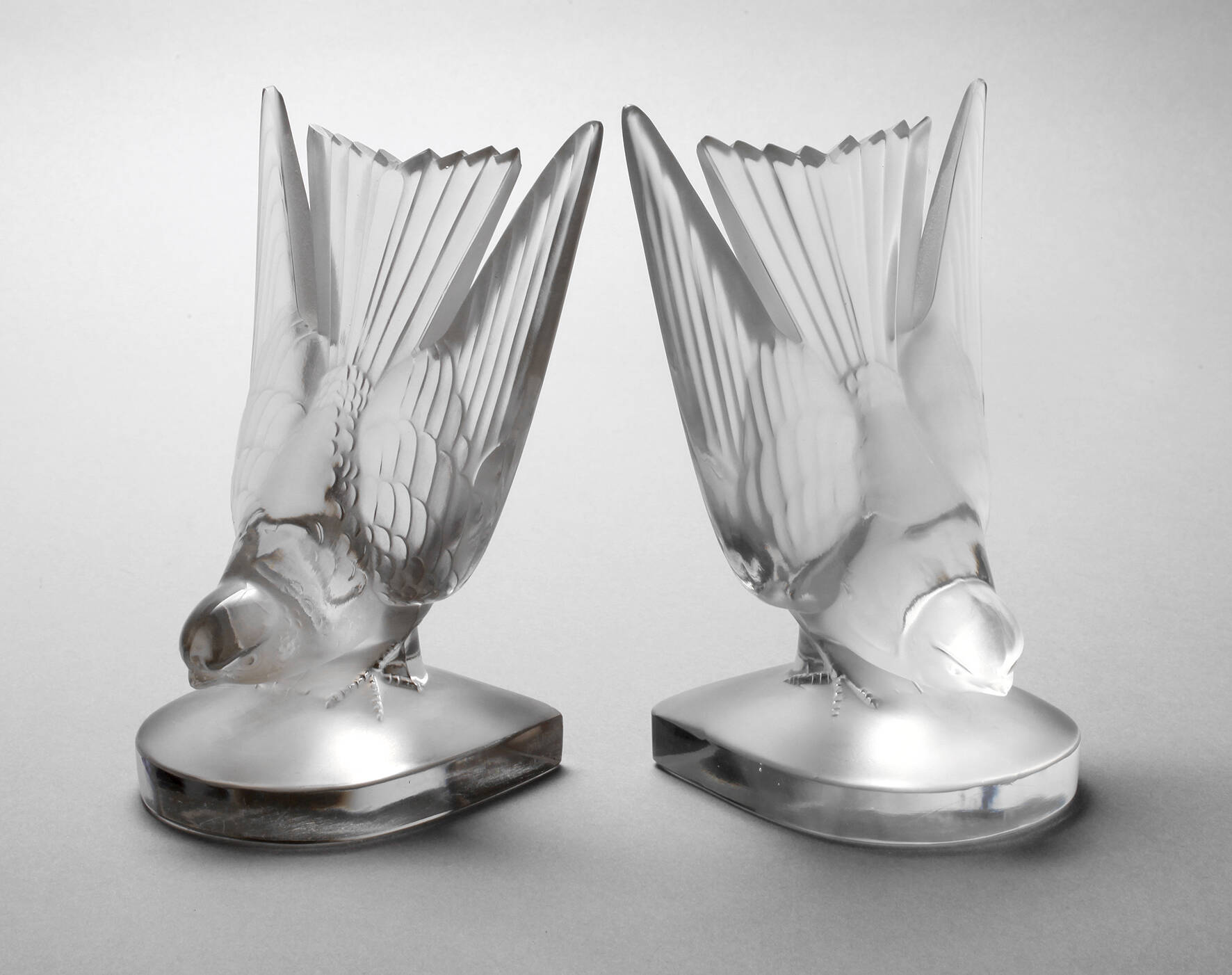 Lalique Paar Buchstützen als Meisen