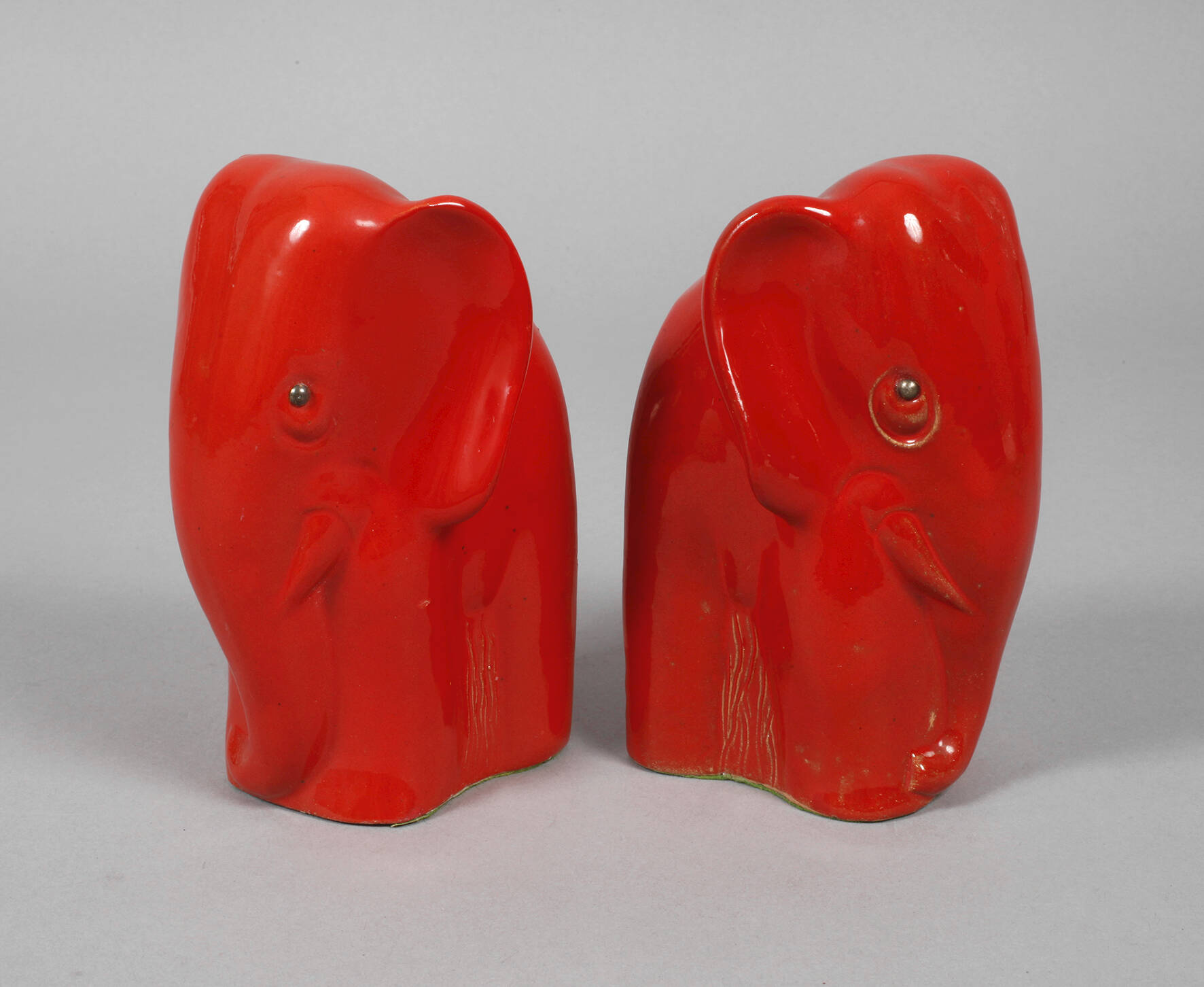 Anzengruber Wien Paar Buchstützen als Elefant