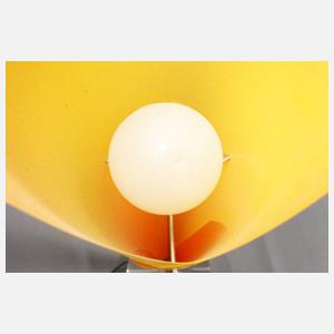 Stehlampe in Tütenform