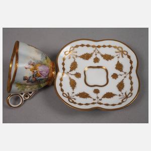 Dresden drei Miniaturtassen mit Figurenmalerei