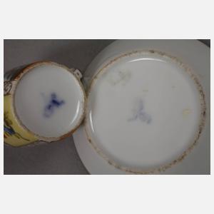 Dresden drei Miniaturtassen mit Figurenmalerei