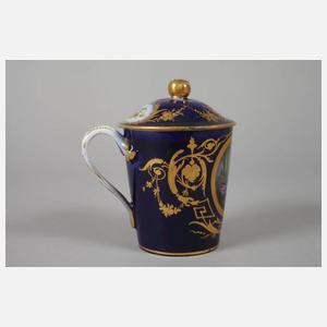 Frankreich Deckeltasse mit Watteauszene