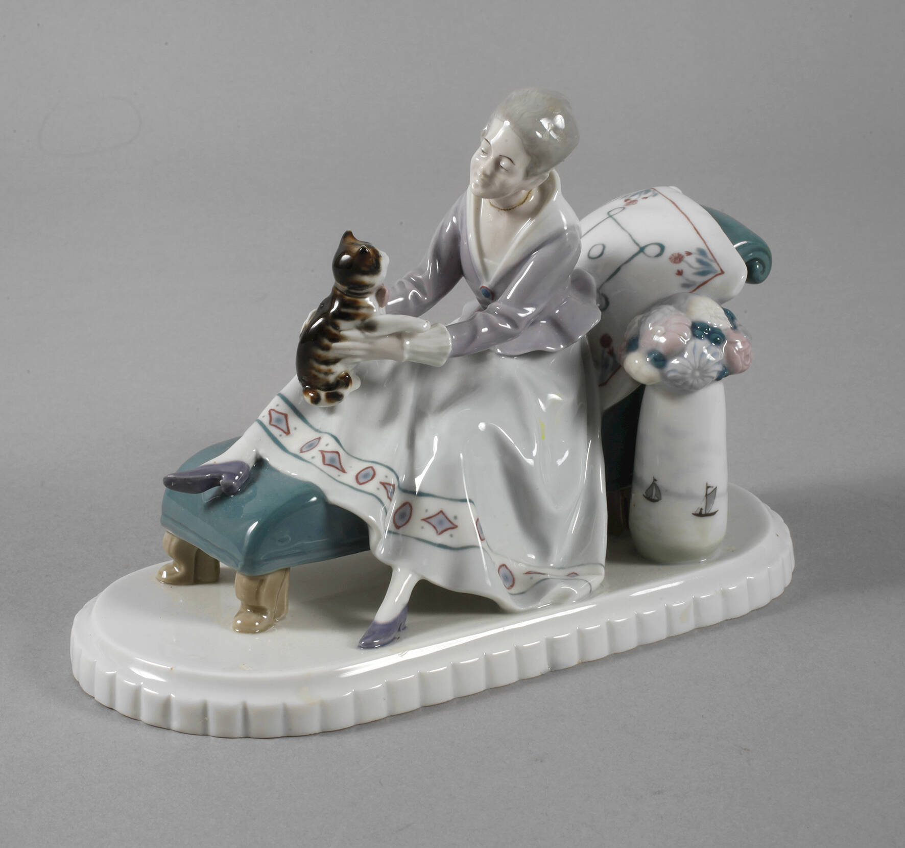 Goebel Dame mit Katze