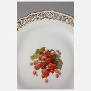 KPM Berlin Durchbruchteller mit Fruchtmalerei