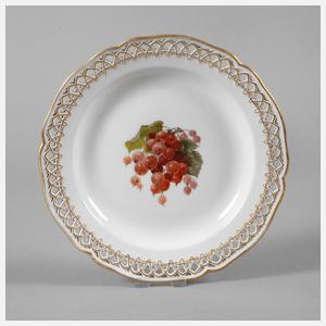 KPM Berlin Durchbruchteller mit Fruchtmalerei