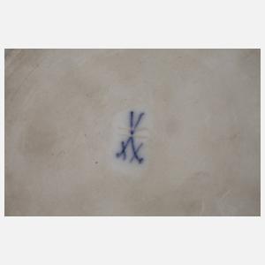 Meissen Deckelterrine aus dem "Flügelmuster"-Service