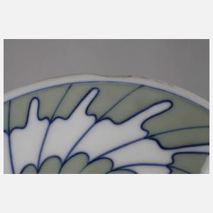 Meissen Deckelterrine aus dem "Flügelmuster"-Service