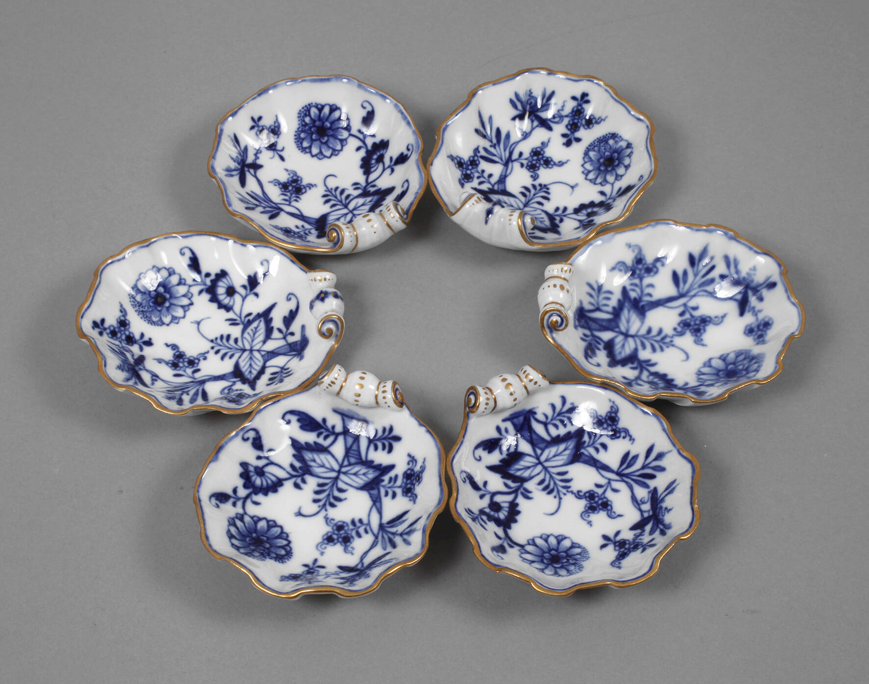 Meissen sechs kleine Muschelschalen "Zwiebelmuster"