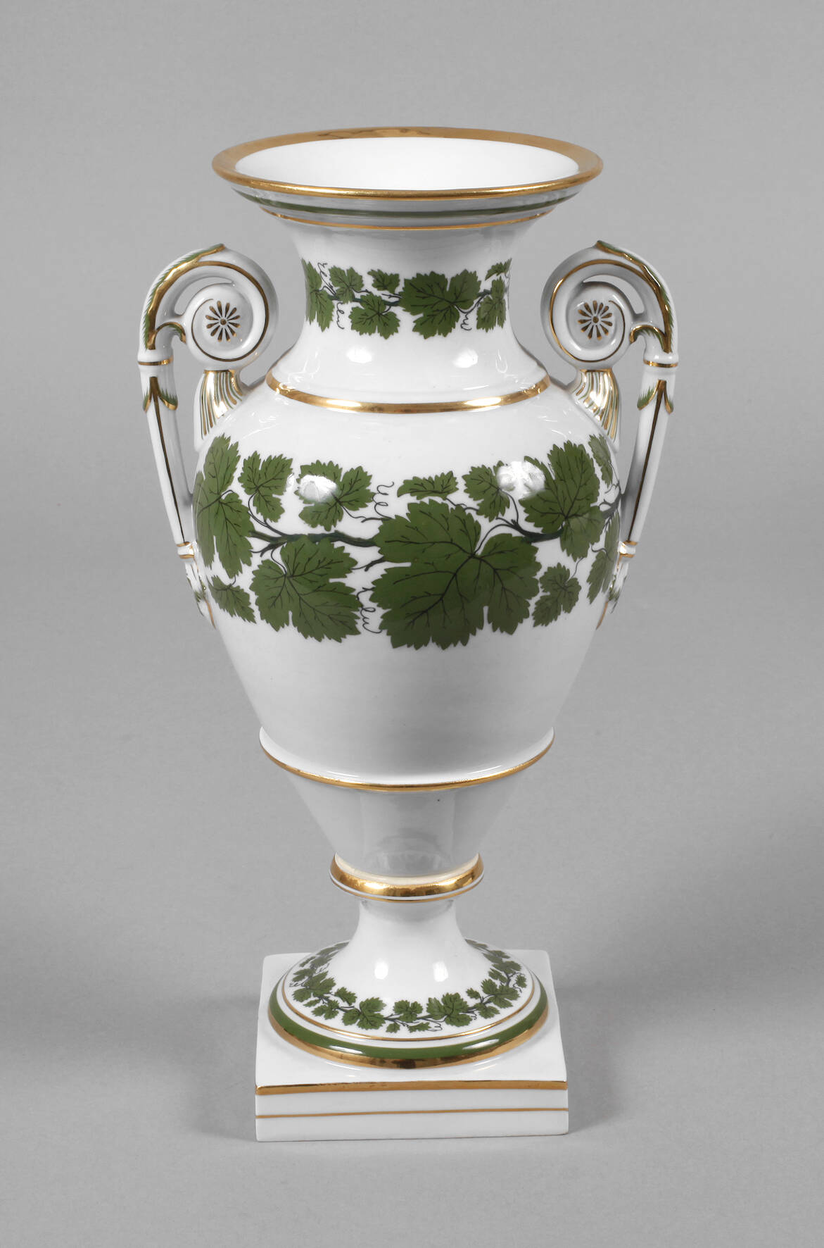 Meissen Amphorenvase "Weinlaubdekor"
