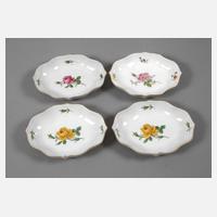 Meissen vier kleine Schalen mit Blumenmalerei111