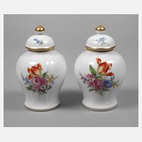 Meissen Paar kleine Deckelvasen "Blumenbukett"111