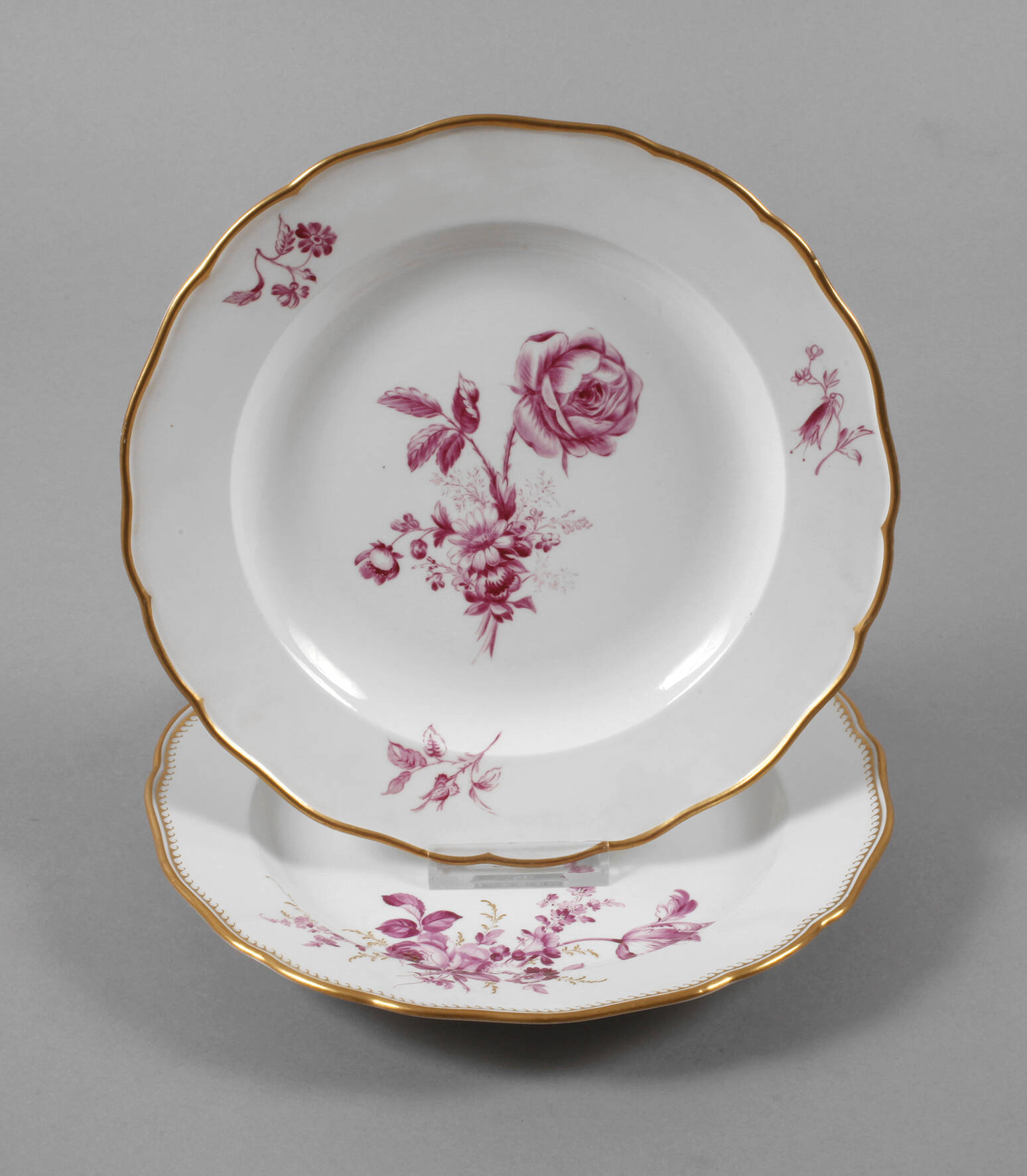Meissen zwei Speiseteller "Blumenbukett purpur"