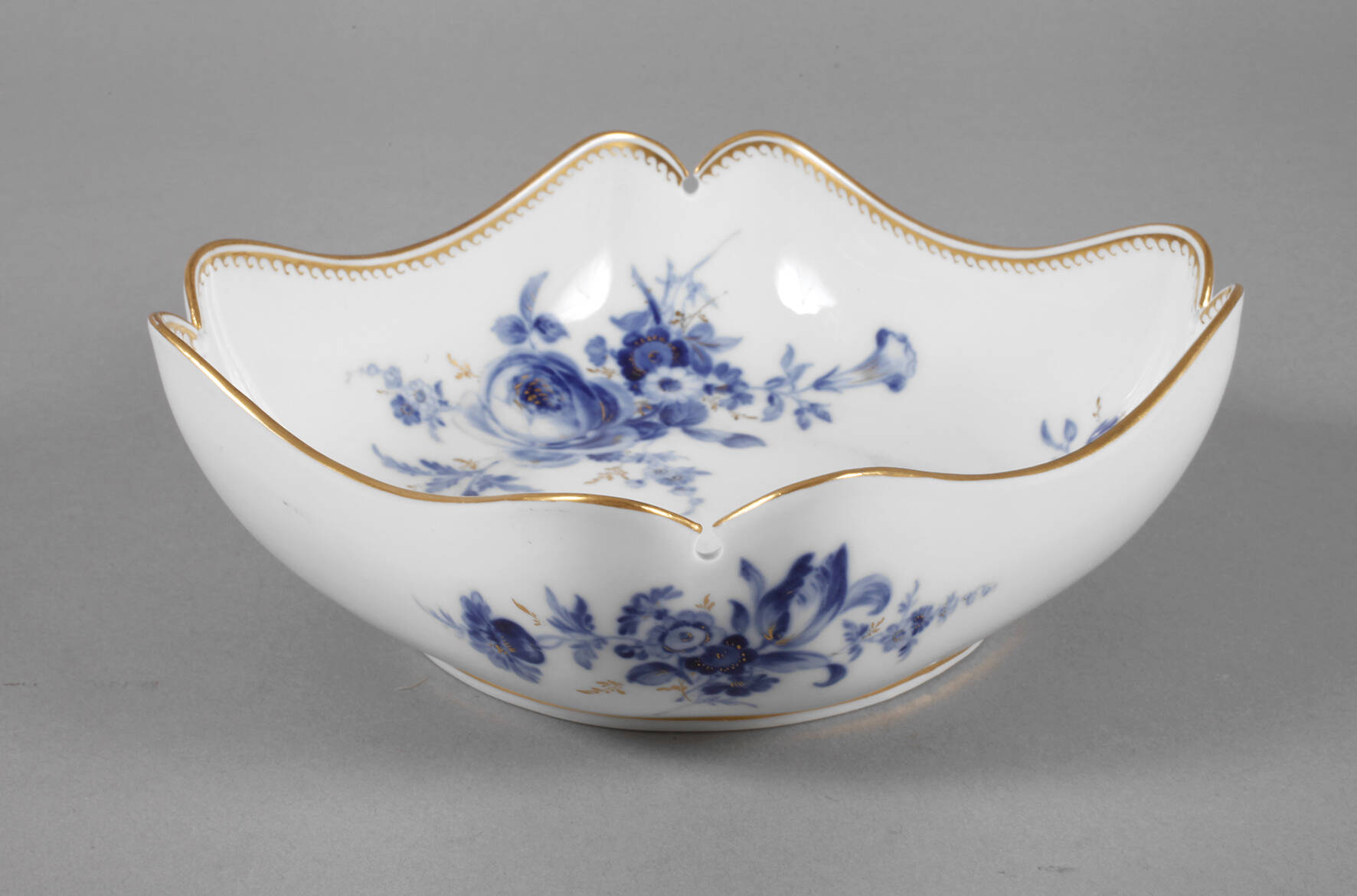 Meissen Schale "Blaue Blume mit Goldgräsern"