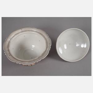 Rudolstadt Deckeldose im Capodimonte-Stil