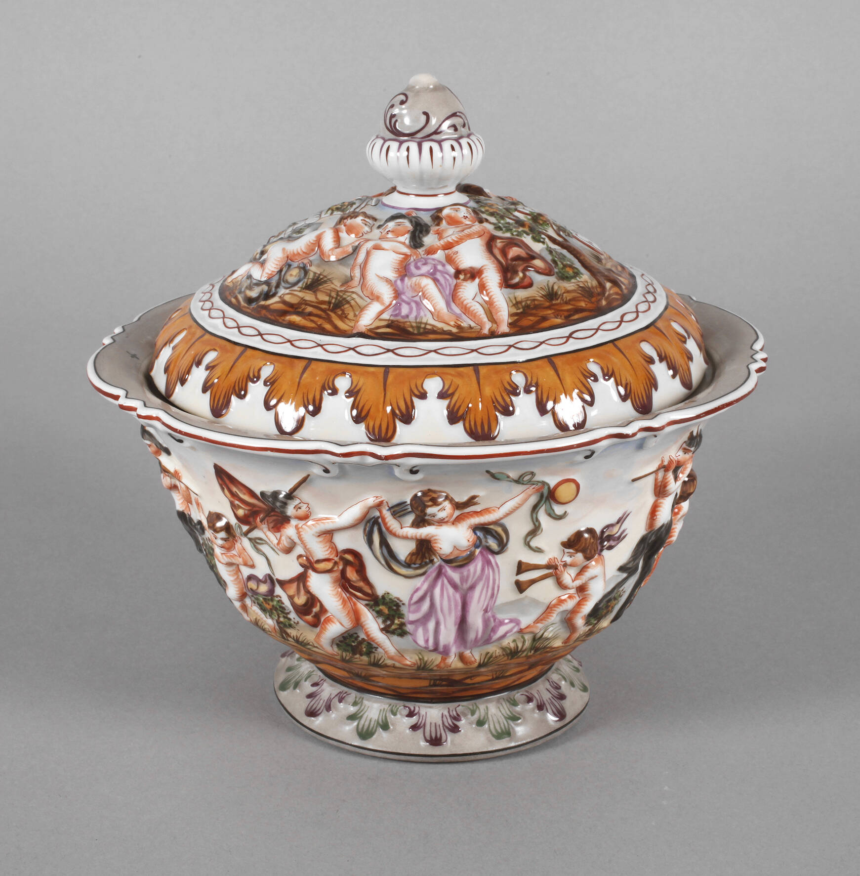 Rudolstadt Deckeldose im Capodimonte-Stil