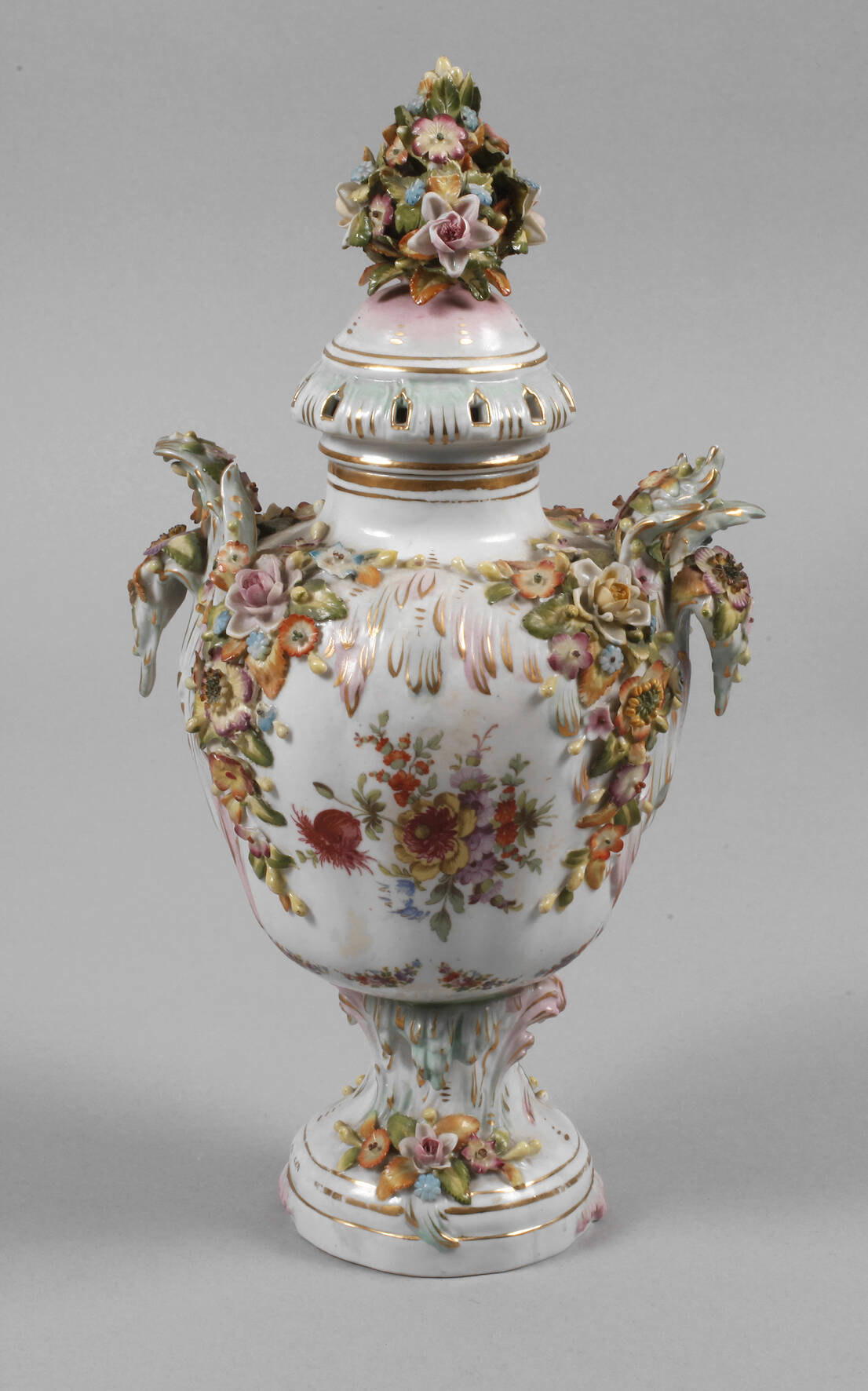 Sitzendorf Potpourri-Vase mit Blütenbesatz