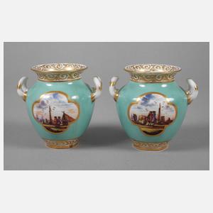 Paar kleine Vasen mit Kauffahrteiszenen