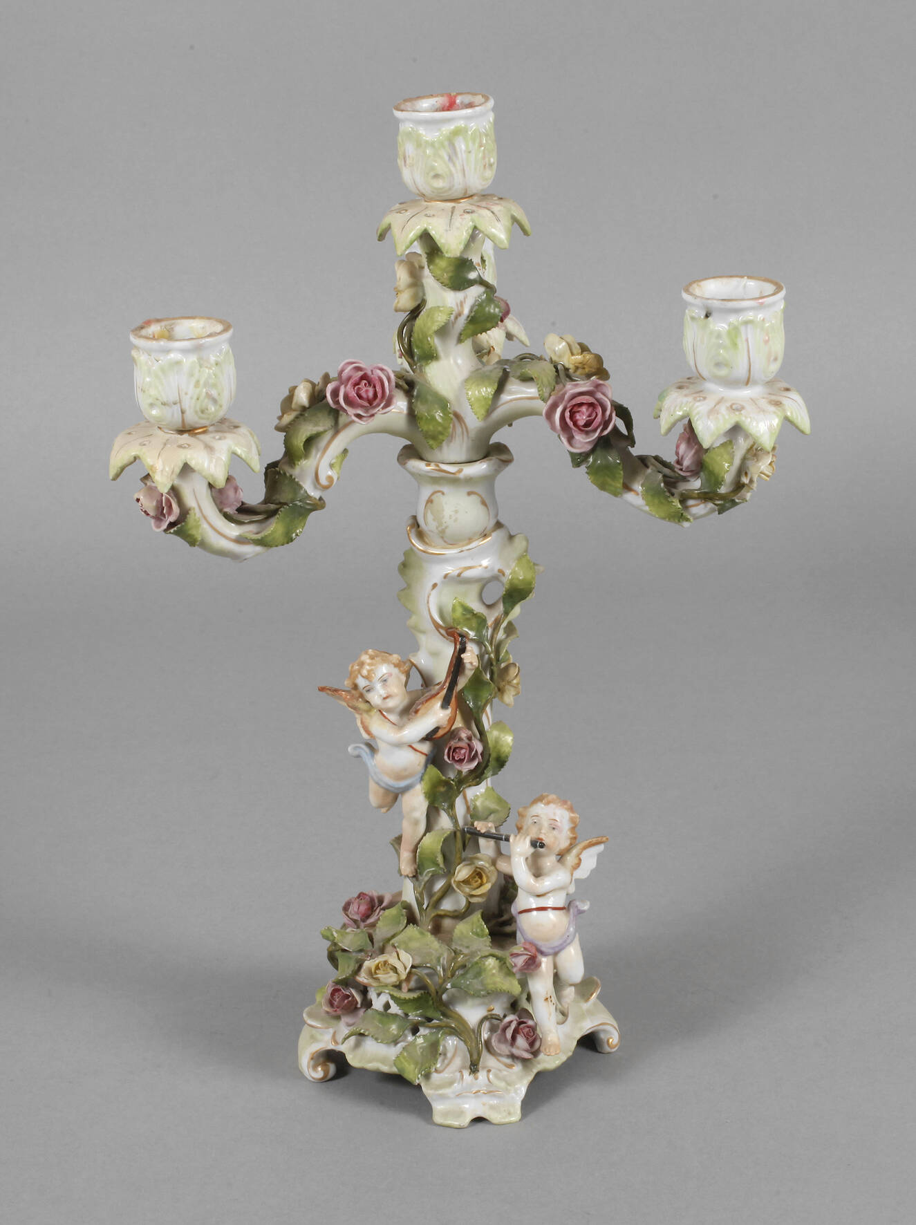 Kerzenleuchter mit Amoretten