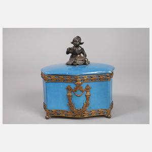 Deckeldose mit figürlicher Metallmontage