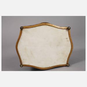 Deckeldose mit figürlicher Metallmontage