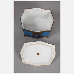 Deckeldose mit figürlicher Metallmontage