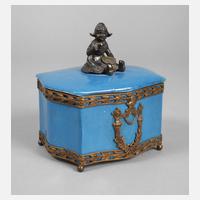 Deckeldose mit figürlicher Metallmontage111