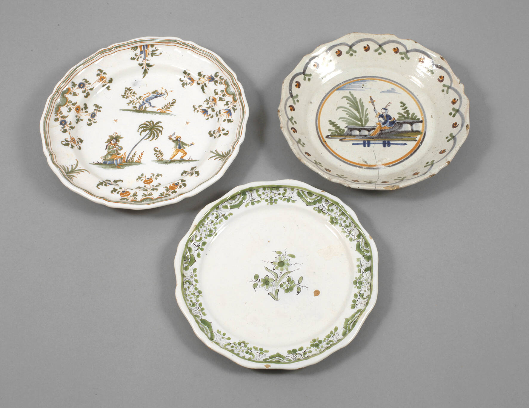 Drei Fayenceteller