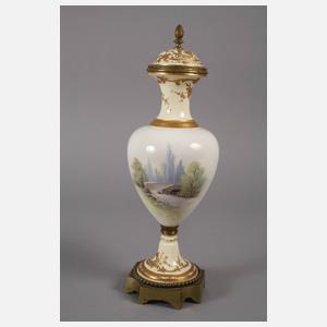 Frankreich Prunkvase mit Messingmontur