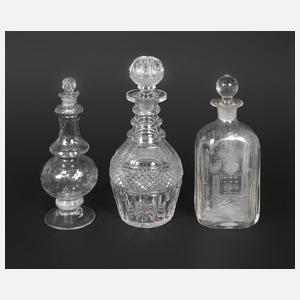 Drei Klarglaskaraffen